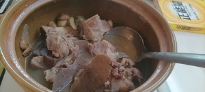 姬松茸筒子骨炖汤
