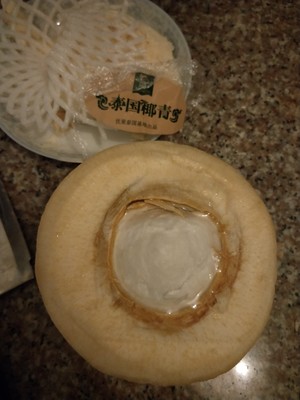 鲜到让你转圈圈的汤品：姬松茸椰汁椰肉乌鸡汤