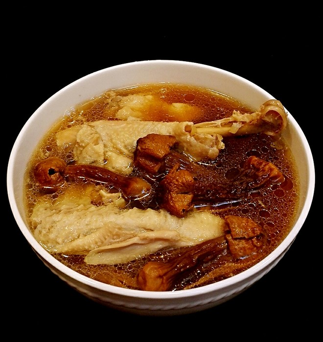 滋补姬松茸鸡汤