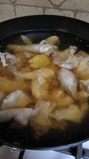 滋补姬松茸鸡汤