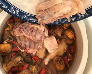 强身健体，提高免疫力 【姬松茸虫草花鸡汤】