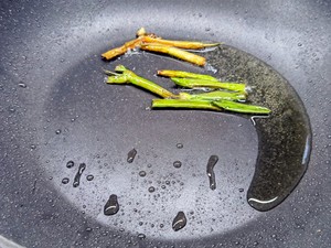 上桌秒光的葱油姬松茸