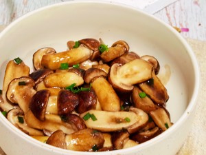 上桌秒光的葱油姬松茸