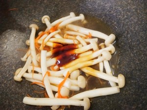色香味俱全的炒白玉菇