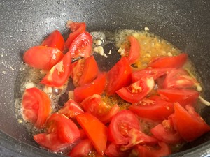 夏天必备素菜，巨下饭的西红柿鸡蛋炒白玉菇