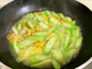 丝瓜鸡蛋烩白玉菇