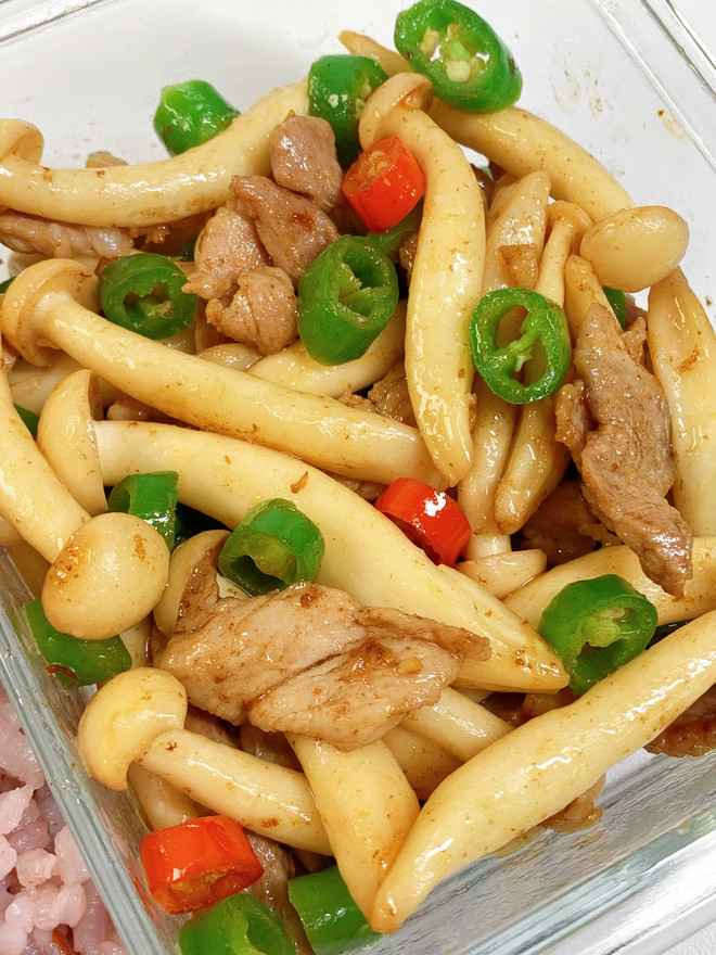 今日菜谱：白玉菇小炒肉