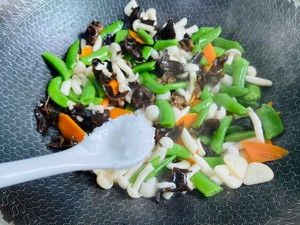 ?鲜嫩美味，营养丰富‼️小炒白玉菇