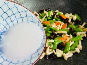 ?鲜嫩美味，营养丰富‼️小炒白玉菇