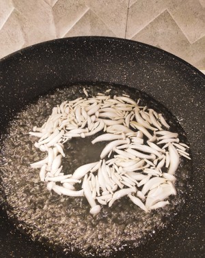 白玉菇炒鸡蛋