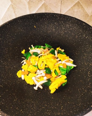 白玉菇炒鸡蛋