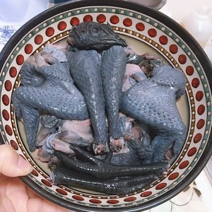 乌鸡榛蘑煲