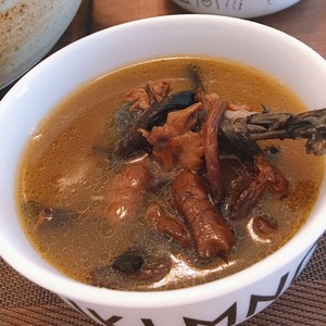 乌鸡榛蘑煲