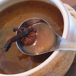 乌鸡榛蘑煲