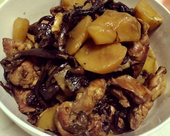 榛蘑土豆炖鸡