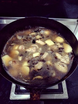 榛蘑土豆炖鸡