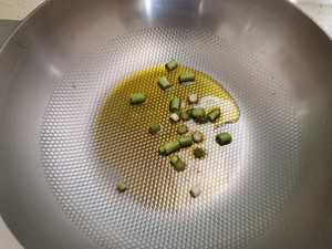 味道极鲜的素炖山榛蘑（小鸡都不配当配角）
