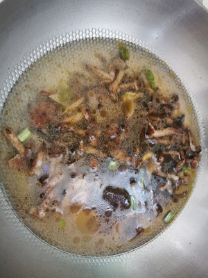 味道极鲜的素炖山榛蘑（小鸡都不配当配角）