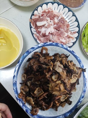 榛蘑炒肉