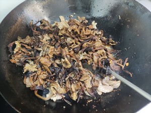 榛蘑炒肉