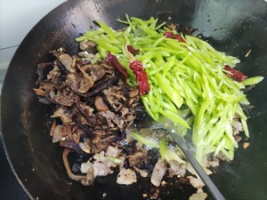 榛蘑炒肉