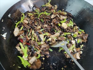 榛蘑炒肉