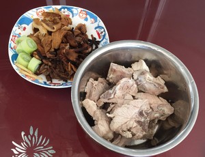 排骨炖榛蘑