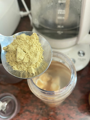 养生早餐：花胶人参铁皮石斛灵芝汤