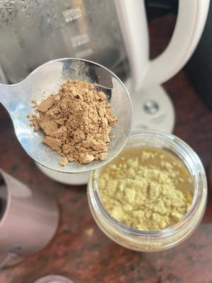 养生早餐：花胶人参铁皮石斛灵芝汤