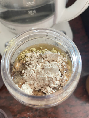 养生早餐：花胶人参铁皮石斛灵芝汤