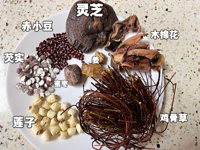 广东靓汤——清热解毒去骨火的鸡骨草灵芝煲猪骨