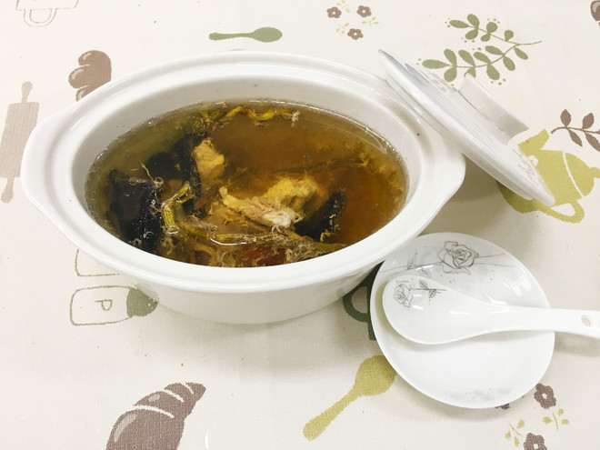 灵芝石斛洋参炖瘦肉