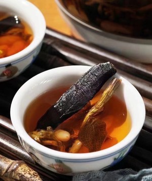 经常熬夜，脸色蜡黄，肝火旺的这个汤要多煲金线莲灵芝护肝汤