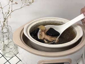 灵芝莲子清鸡汤