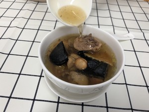 灵芝莲子清鸡汤