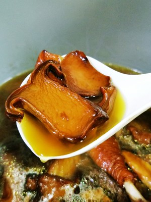 牛肝菌羊肚菌鲜鸡汤