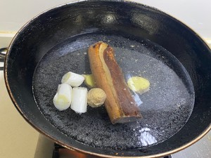 牛肝菌炒腊肉