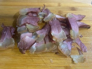 牛肝菌炒腊肉