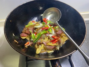 牛肝菌炒腊肉