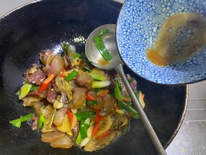 牛肝菌炒腊肉