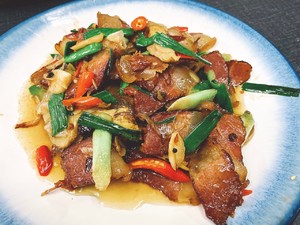 牛肝菌炒腊肉