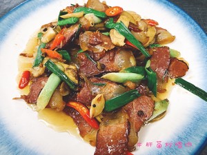 牛肝菌炒腊肉