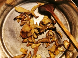 鸡肉牛肝菌烩饭