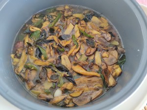 牛肝菌焖饭（含菌子处理）