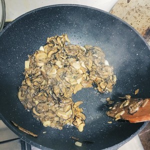 夏日一口鲜－辣炒黑牛肝菌