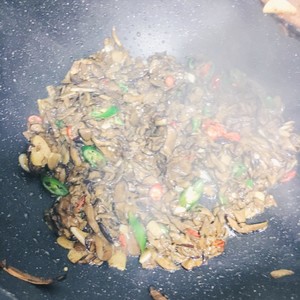 夏日一口鲜－辣炒黑牛肝菌