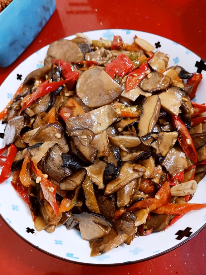 炒黑牛肝菌