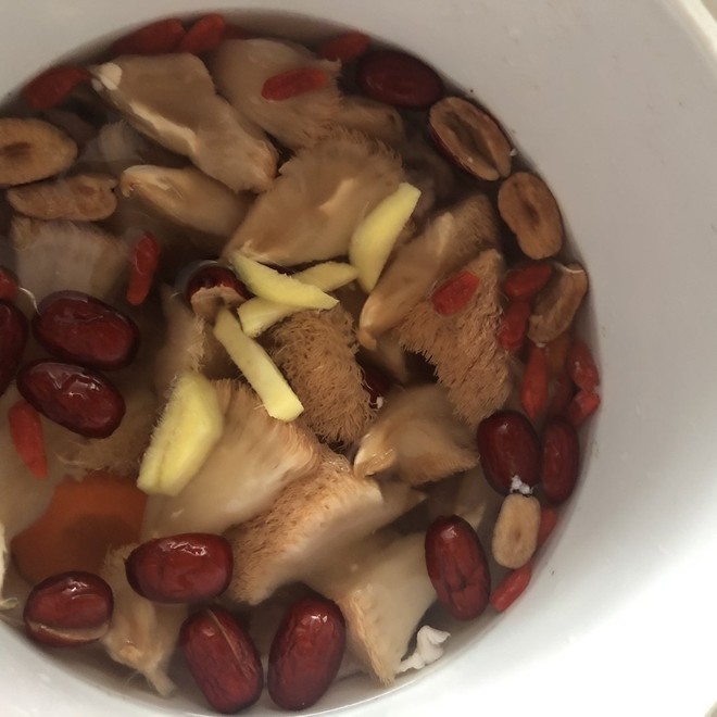 猴头菇鹌鹑汤