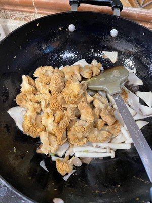 爆炒猴头菇
