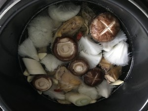 养胃猴头菇炖鸡汤